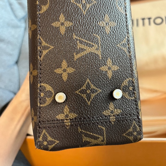 Louis Vuitton One Handle Flat Bag - Picture 8 of 16